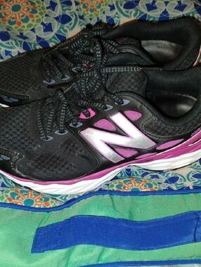 New Balance Women's Black and Pink Athletic Running Shoes
